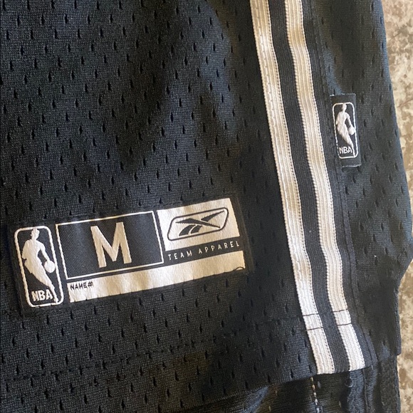 Lebron James #23 Basketball Jersey Cleveland Cavaliers Black kid sz 10/12 - Picture 6 of 6